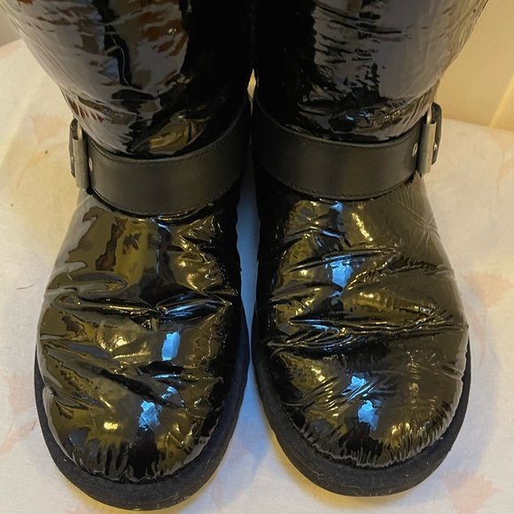Authentic UGG Blaise mid calf patent leather boots - Picture 5 of 16